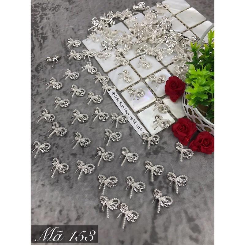 Charm nơ quốc dân