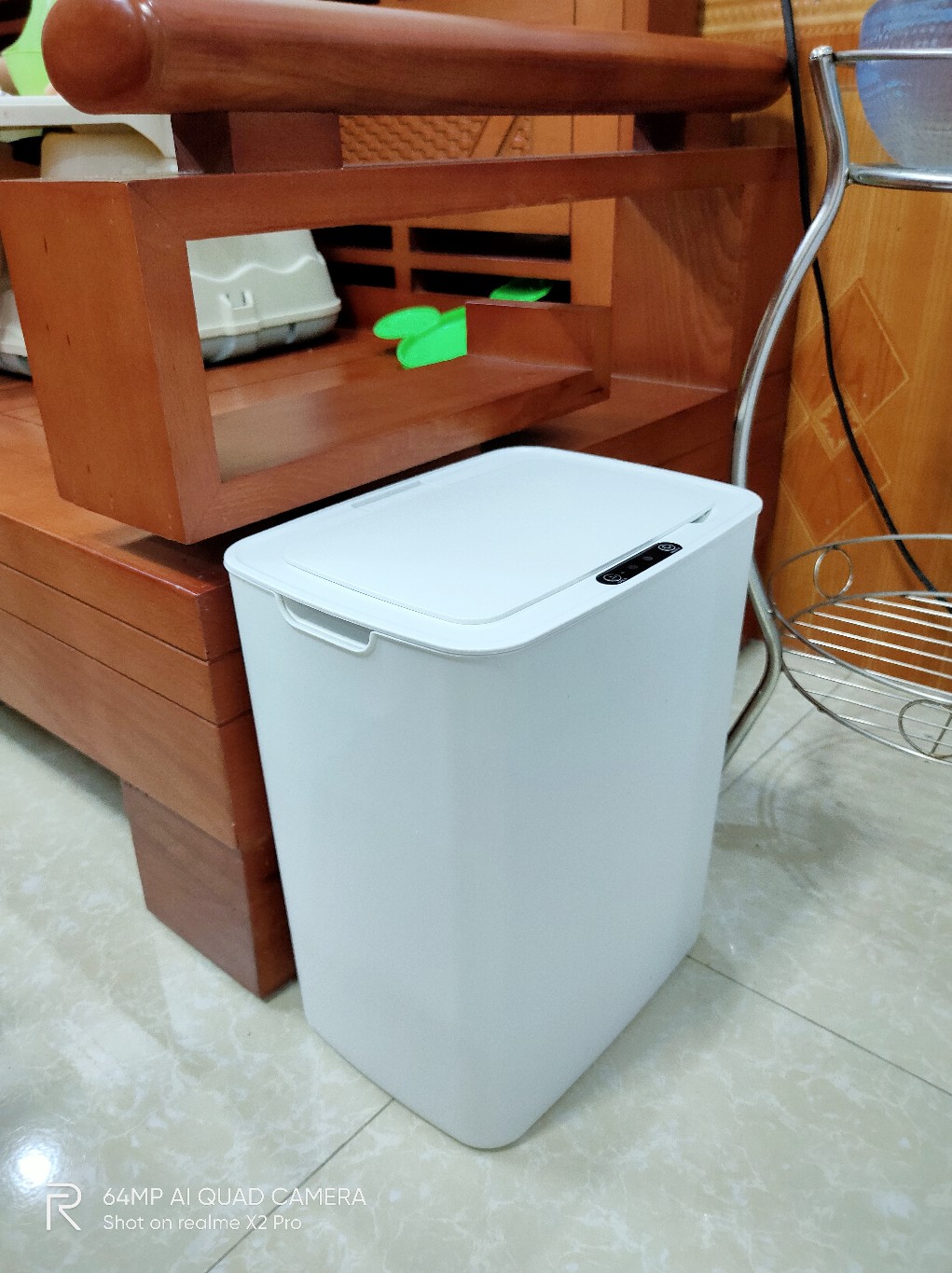 Thùng rác thông minh, cảm biến đóng mở tự động, sạc usb 25.3x18.5x30cm