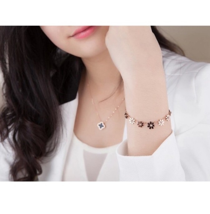 Lắc Tay Hoa Cúc Titan Ko Đen TT 2968