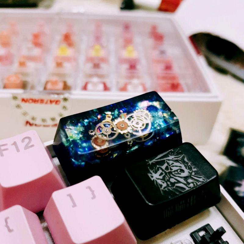 Nút Keycap OEM profile 2u - Nút Backspace OEM Resin hiệu ứng steampunk màu xanh hologram