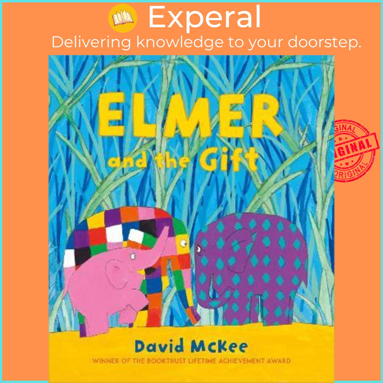 Sách - Elmer and the Gift by David McKee (UK edition, paperback)