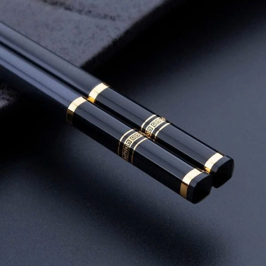 Combo 10 Đôi Đũa 3 Sọc Mạ Vàng Hình Cô Gái Nhật Bản Kháng Khuẩn Chịu Nhiệt - Hàng chính hãng