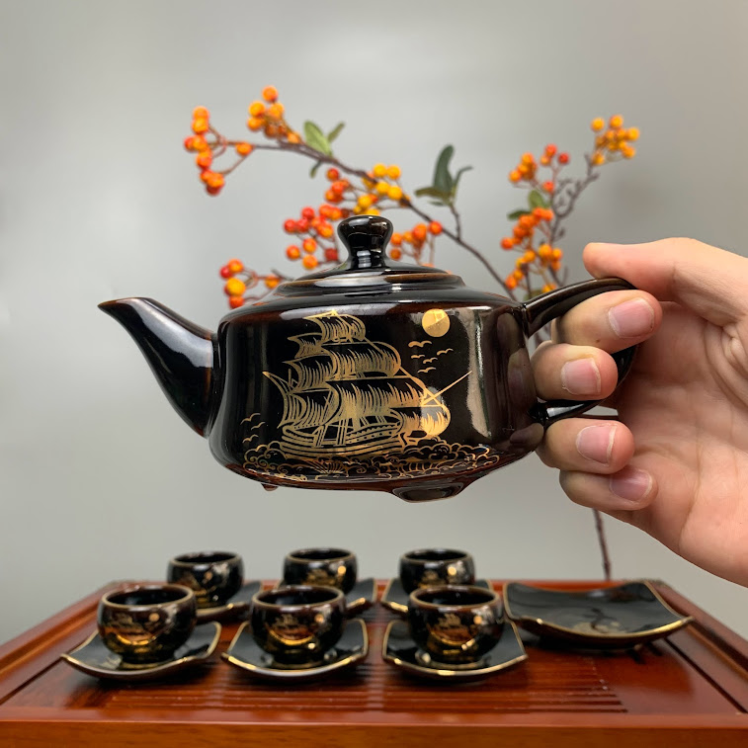 Bộ ấm chén uống trà cao cấp , bộ ấm trà Bát Tràng - thuận buồm xuôi gió men đen bóng