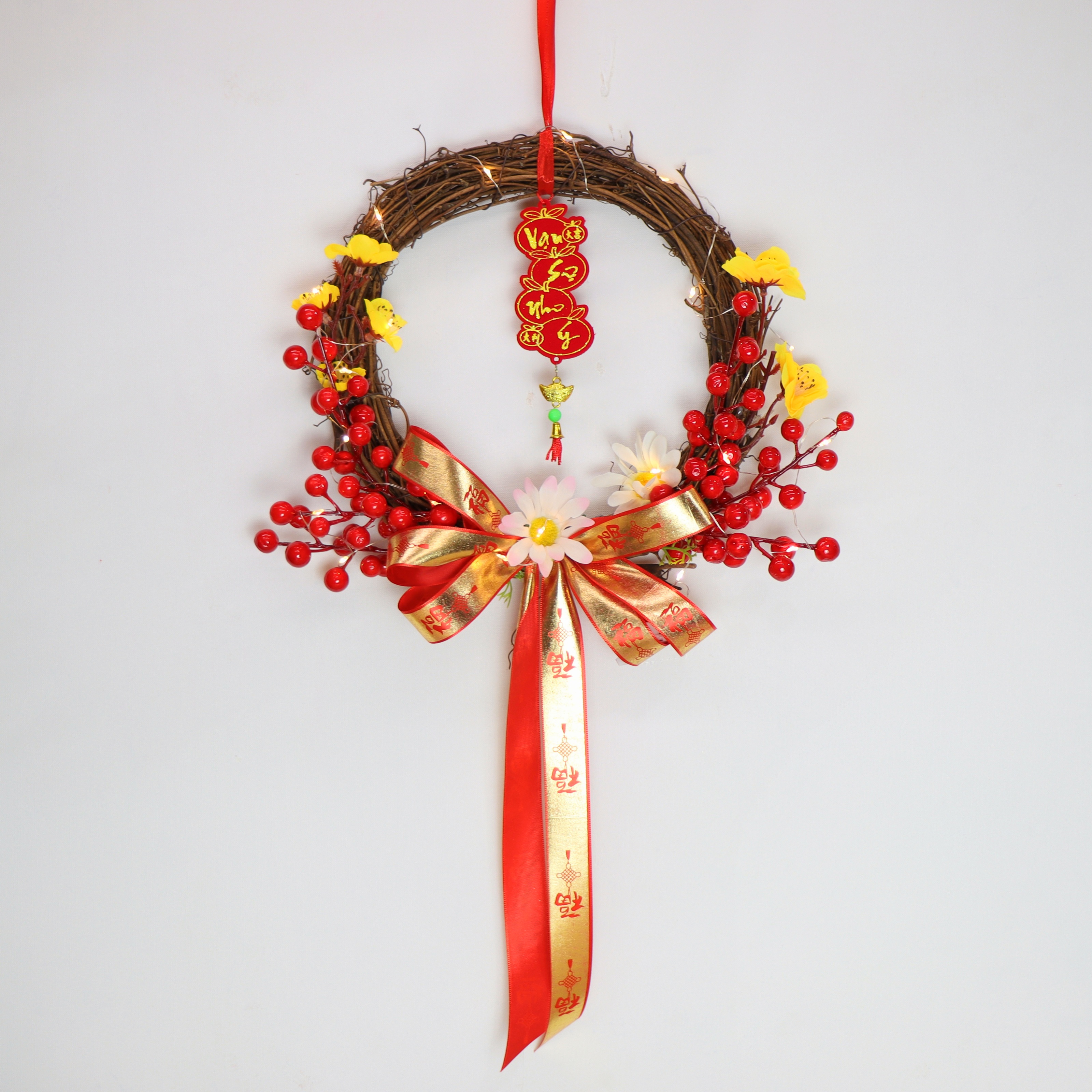 Vòng hoa tết H45, vòng quả đỏ  trang trí tặng kèm đèn