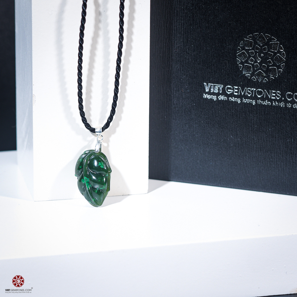 Mặt dây chuyền Lá Bồ Đề Ngọc Bích - Nephrite - Canada 100% tự nhiên - Hợp tất cả các mệnh, mang tới tài lộc, bình an | VietGemstones
