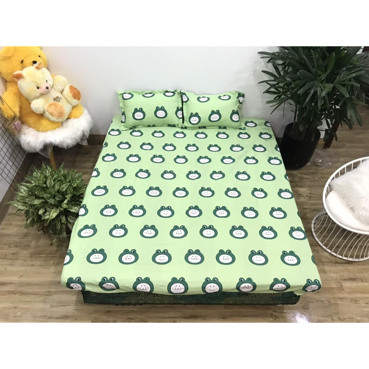 Set Ga Gối 3 Món Cotton Poly Hình Ếch Xanh ( gồm 1 ga chun và 2 vỏ gối nằm)