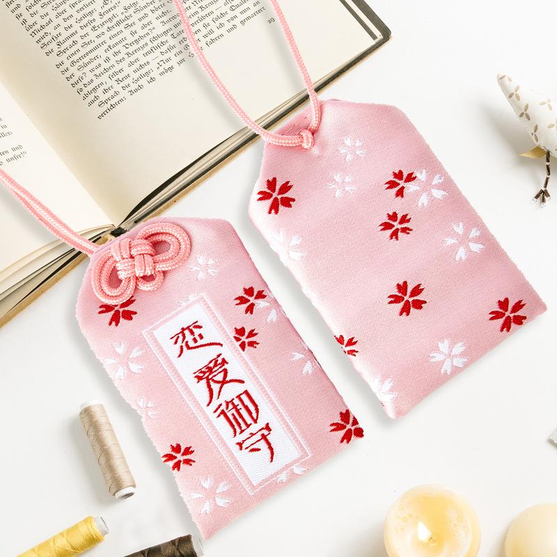 Túi gấm Omamori tình yêu hồng nhạt có kèm túi chống nước Túi Phước May Mắn dây treo trang trí