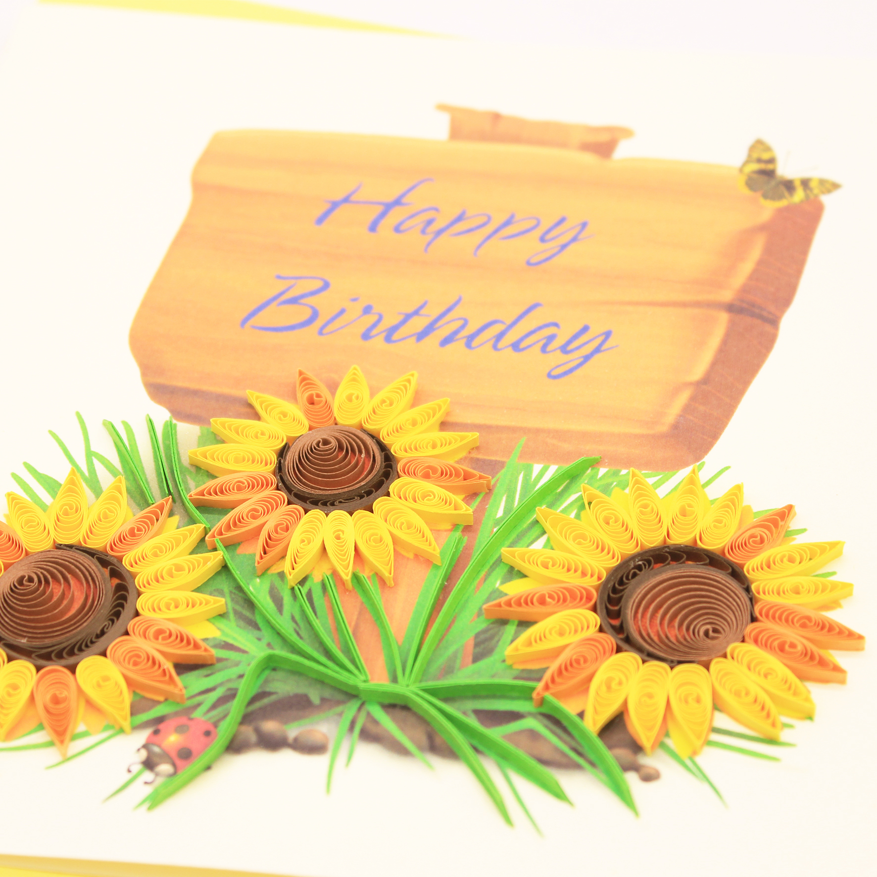 THIỆP HANDMADE – THIỆP HAPPY BIRTHDAY GIẤY XOẮN 3D – THIỆP THỦ CÔNG NGHỆ THUẬT TẶNG KÈM KHUNG TRANH GIẤY TRANG TRÍ ĐỂ BÀN HOẶC TREO TƯỜNG – THIỆP HOA HƯỚNG DƯƠNG TẶNG SINH NHẬT, KỶ NIỆM, TÌNH YÊU, CẢM ƠN...