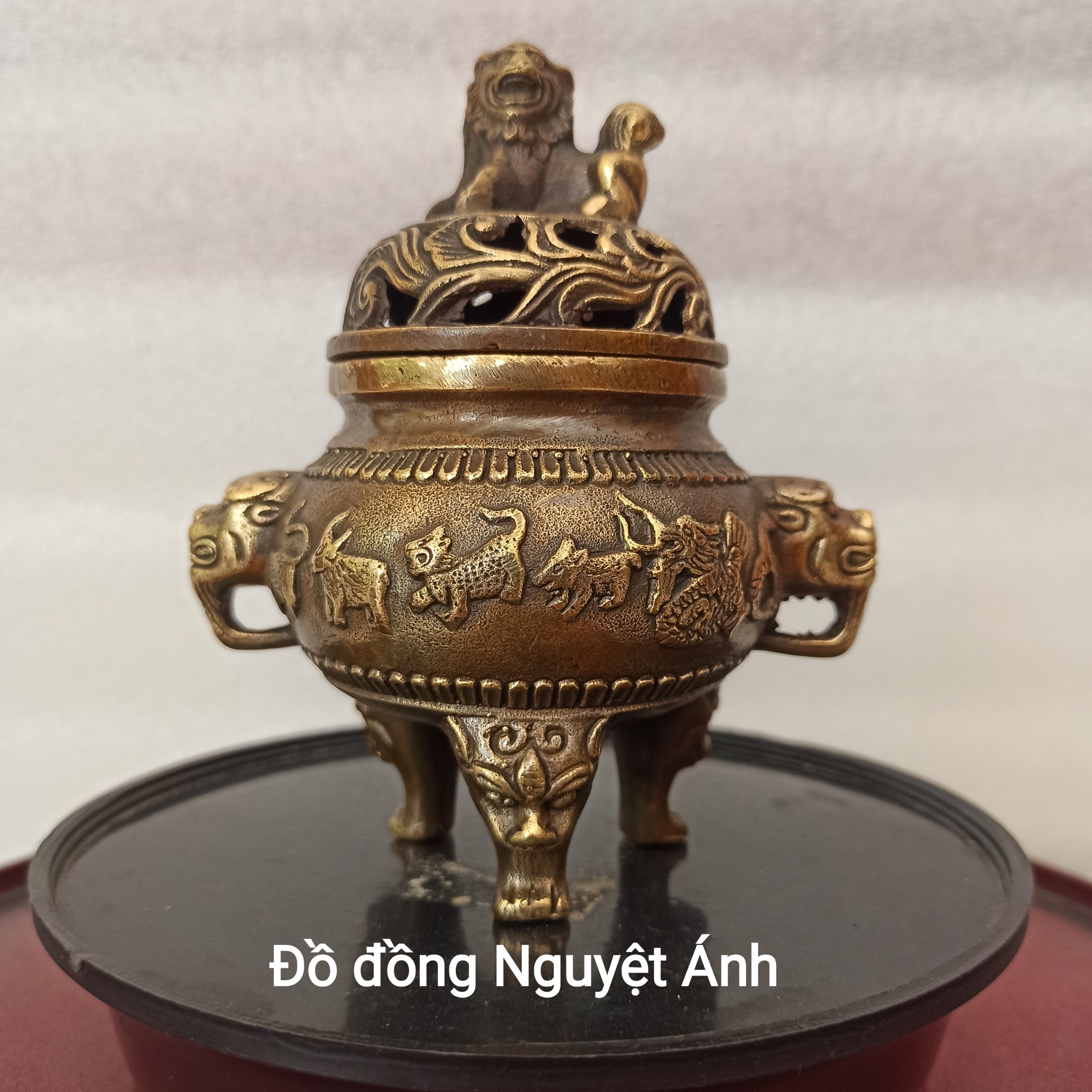 Lư đồng xông trầm, lư đốt trầm bằng đồng đúc liền khối hoa văn 12 con giáp màu nâu giả cổ - Đồ đồng Nguyệt Ánh