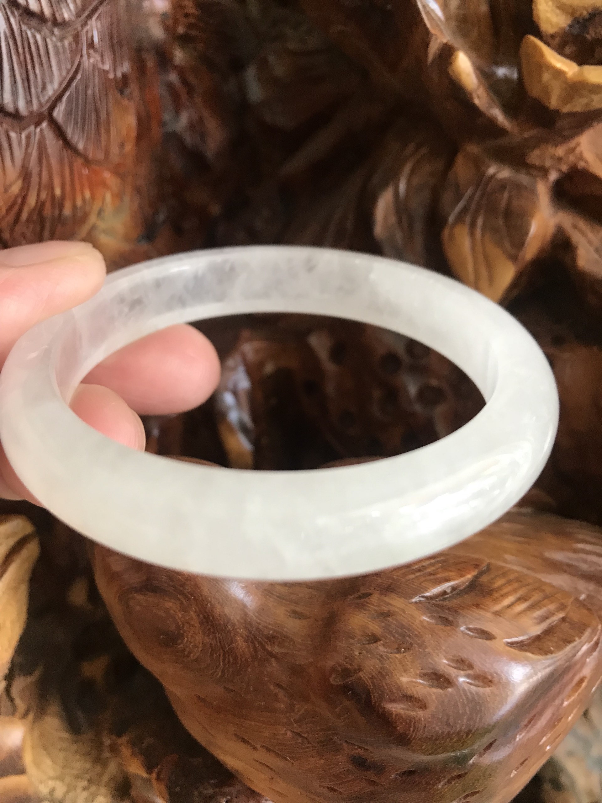 Vòng Thạch Anh Trắng Tự Nhiên Bản Hẹ Mới đẹp Ni 52mm Cao 10mm Dầy 7mm Màu trắng trong bóng đẹp Nữ mệnh Kim mệnh Thủy tay nhỏ đeo 45kg - 52 kg ạ