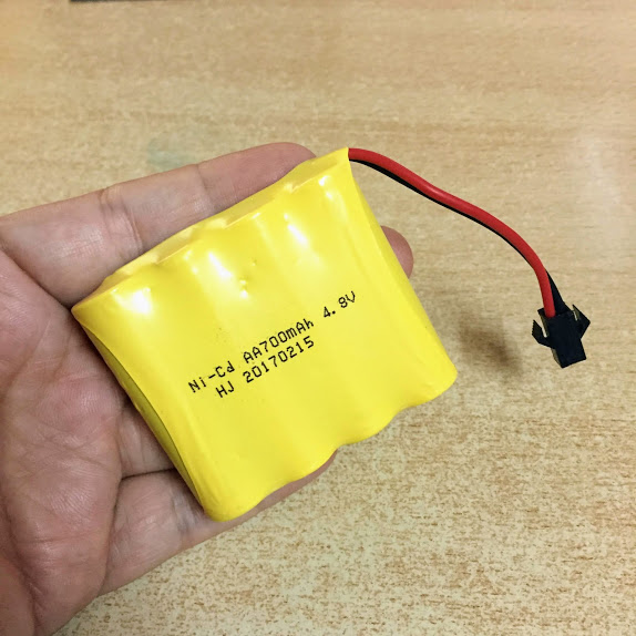 Pin sạc 4.8V dung lượng 700mAh jack SM càng cua đen