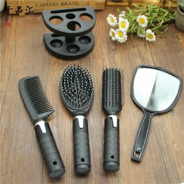  Set 4 món lược và gương cao cấp thiết kế sang trọng ,có thể tháo lắp dễ dàng ,giúp bàn trang điểm trở nên gọn gàng tiết kiệm không gian 