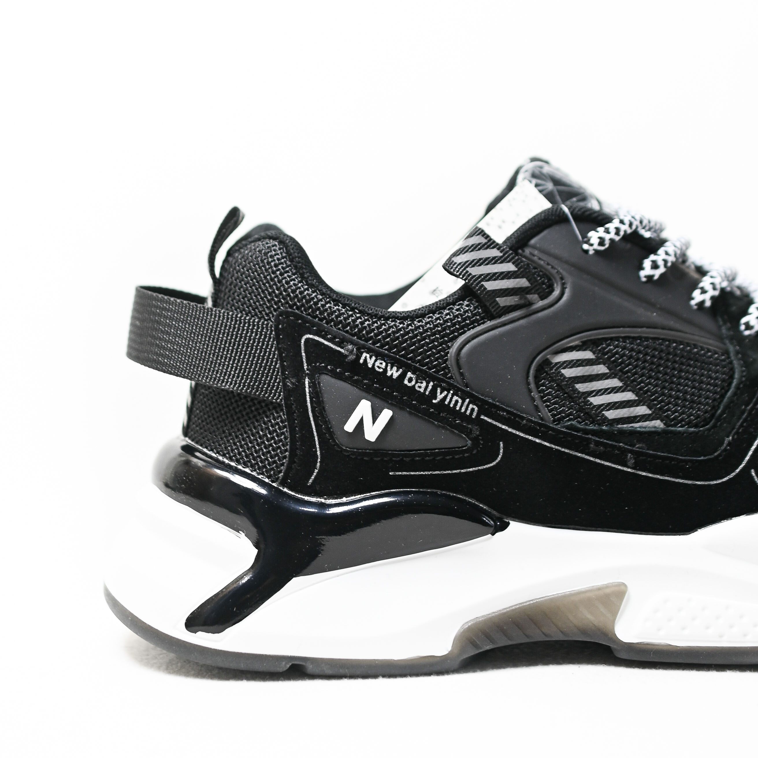 Giày thể thao nam thời trang