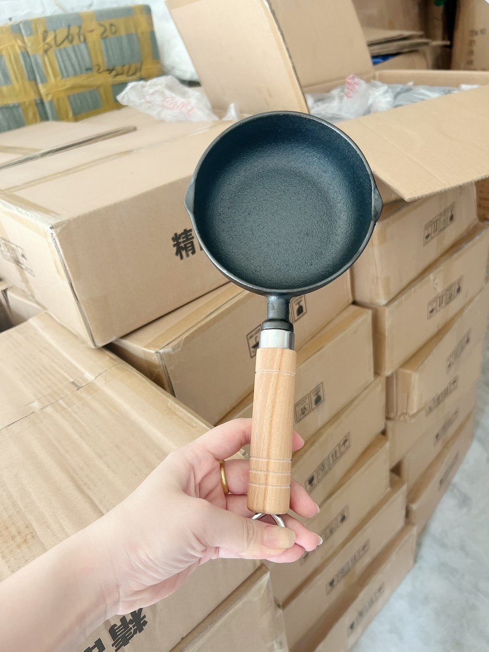 CHẢO - QUÁNH GANG ĐƯỜNG KÍNH 13CM, ĐỘ SÂU 5CM THIẾT KẾ DÀY ĐẸP CHUYÊN ĐỂ CHIÊN NGẬP DẦU, NẤU NƯỚC SỐT, CHƯNG MẮM, KHO QUẸT,... DÙNG CHO BẾP GA, HỒNG NGOẠI KỂ CẢ BẾP TỪ
