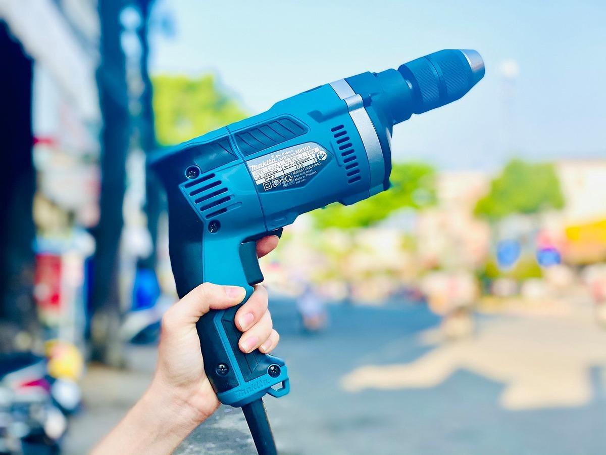 MÁY KHOAN BÚA 16MM 710W MAKITA M8101B - HÀNG CHÍNH HÃNG