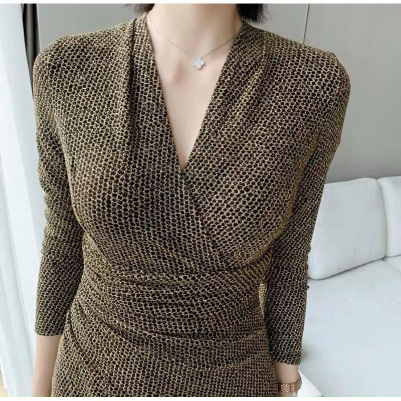 Đầm nhũ body vàng nhúm lệch thiết kế xẻ trướcsiêu sang