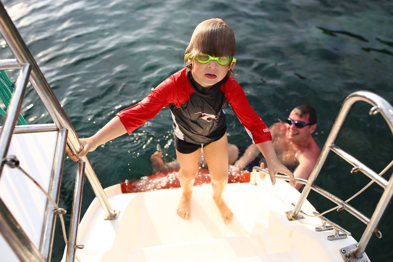 Tour Du Thuyền Ngắm Hoàng Hôn Tại Nha Trang Với Tiệc BBQ