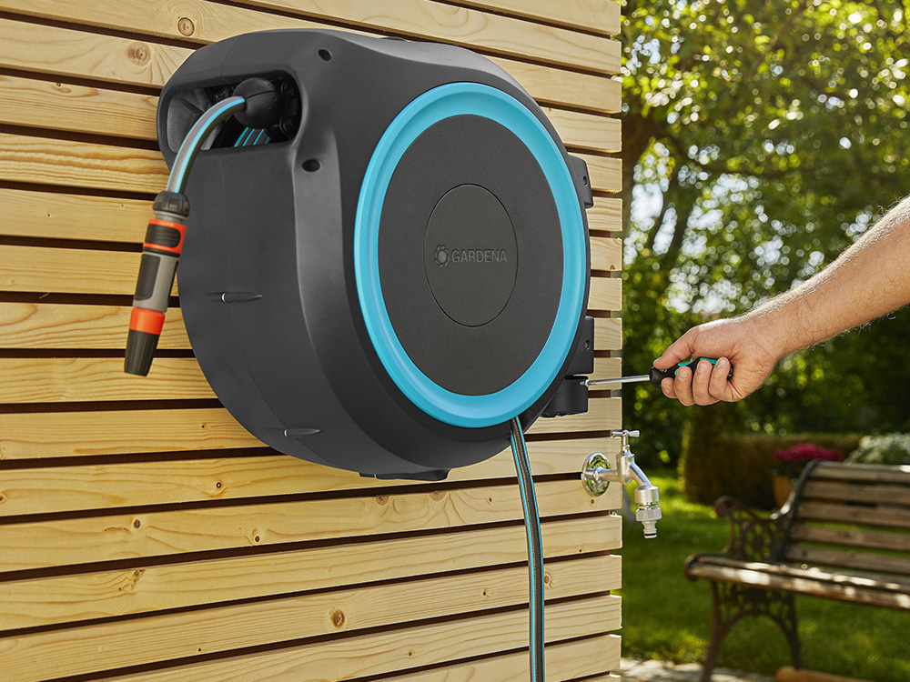 Bộ vòi tưới treo tường dây cuốn tự động 35m Gardena 18630-20 hàng chính hãng