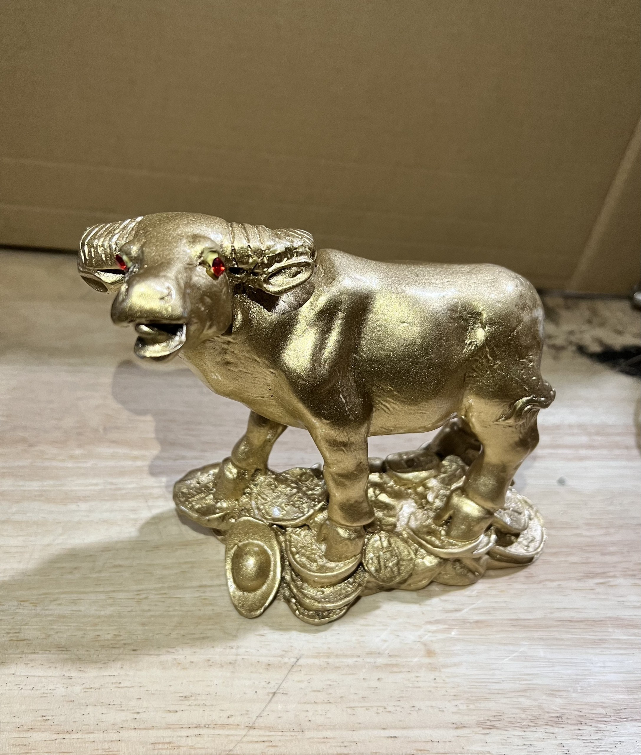 Tượng Trâu Phong Thủy bằng bột đá cao 13.5cm