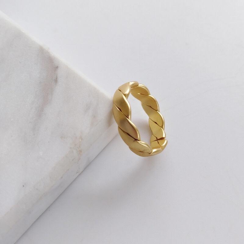 Nhẫn nữ xoắn vàng gold MEONHAMAI