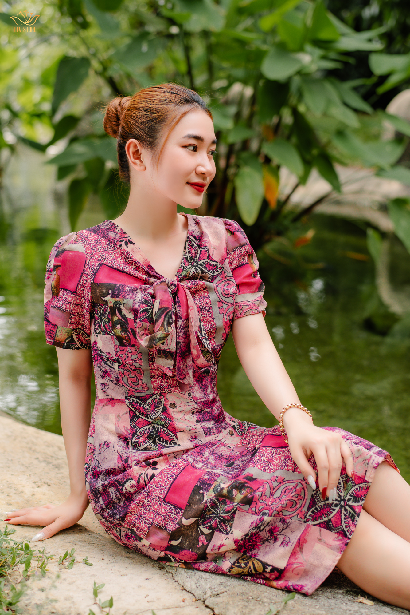 Đầm suông thiết kế trung niên dáng dài cao cấp Cổ cột nơ tay ngắn màu Hồng họa tiết TTV STORE TTV1376