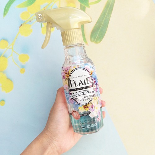 Xịt thơm và làm phẳng quần áo KAO hương thảo mộc 270ml