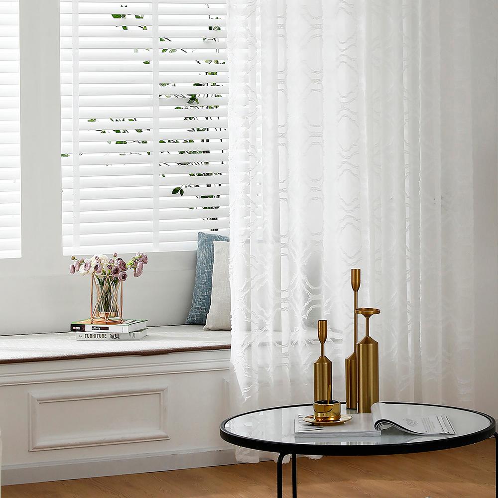 Rèm cửa sổ màu trắng tuyệt đẹp với vành trên cho nhà bếp, phòng ngủ và phòng khách