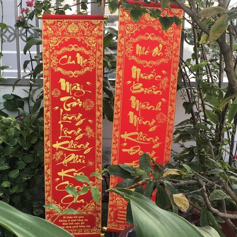 Hình ảnh 1 đôi câu đối đỏ, liễng trang trí tết  in chữ Việt Nam làm từ vải nhung đẹp (30*100cm)