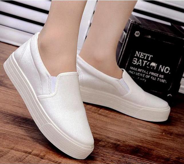 Giày slip on vải trơn đế bánh mì - Trắng