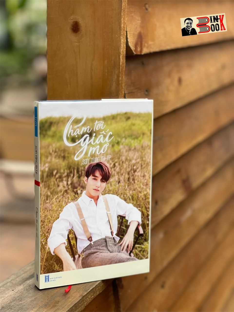 Bìa Cứng, Có Ảnh Cuốn Sách Của Sơn Tùng M - Tp Chạm Tới Giấc Mơ Hà Nội Books
