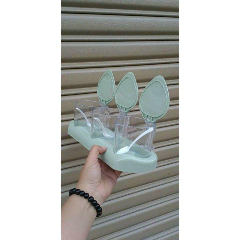 Hủ đựng gia vị 3/4 cái nhựa Châu Hưng - kèm muỗng và khay đựng