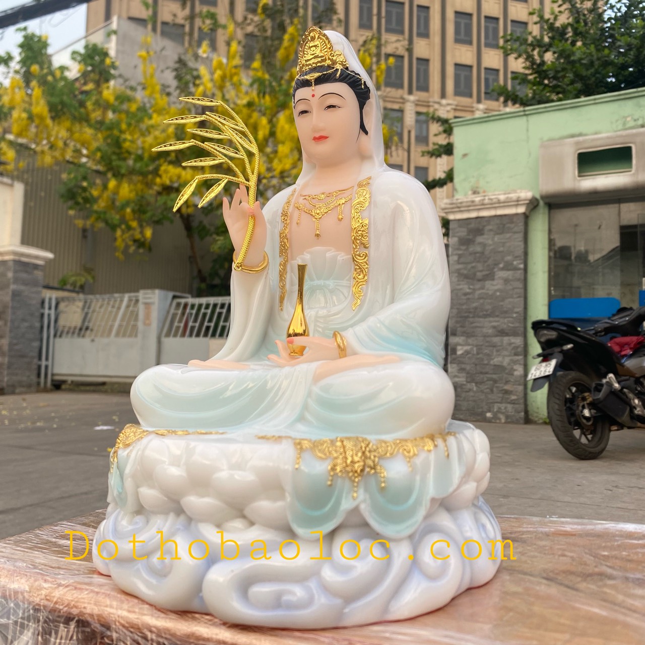 Tượng Quan Âm đá nhập khẩu cao cấp ngồi trên đài sen cao 30cm – Xanh