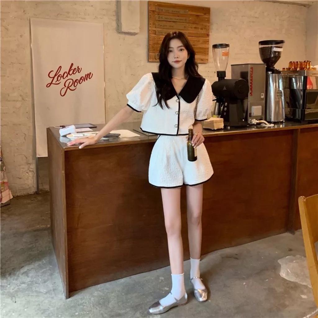 Bộ Áo Sơ Mi Cộc Tay Cúc Ngọc Kèm Quần Short Vải Hoa Gấm