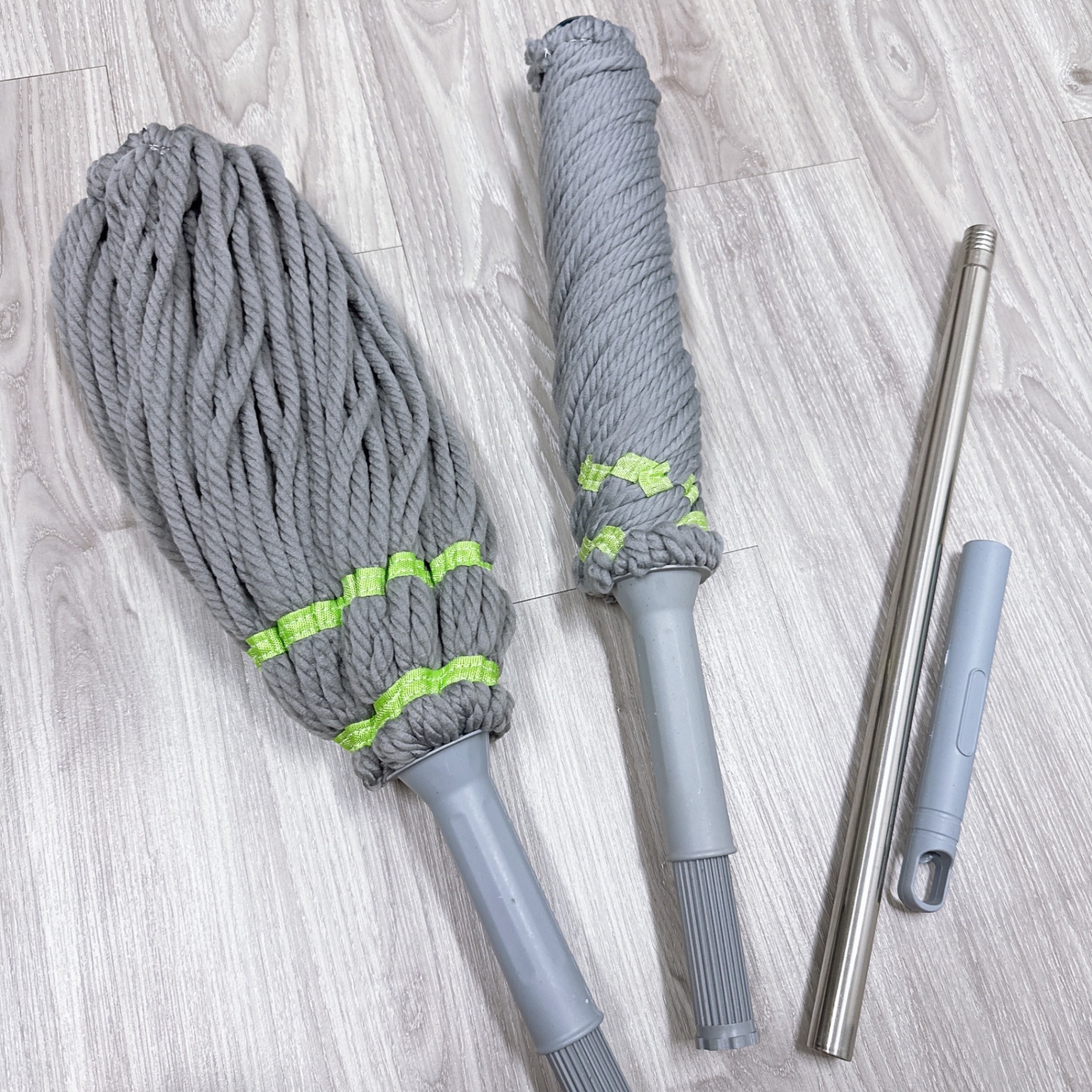 Cây Lau Nhà Vắt Tay Trợ Lực Tròn Chuyên Dụng Siêu Bền (Giao màu ngẫu nhiên)