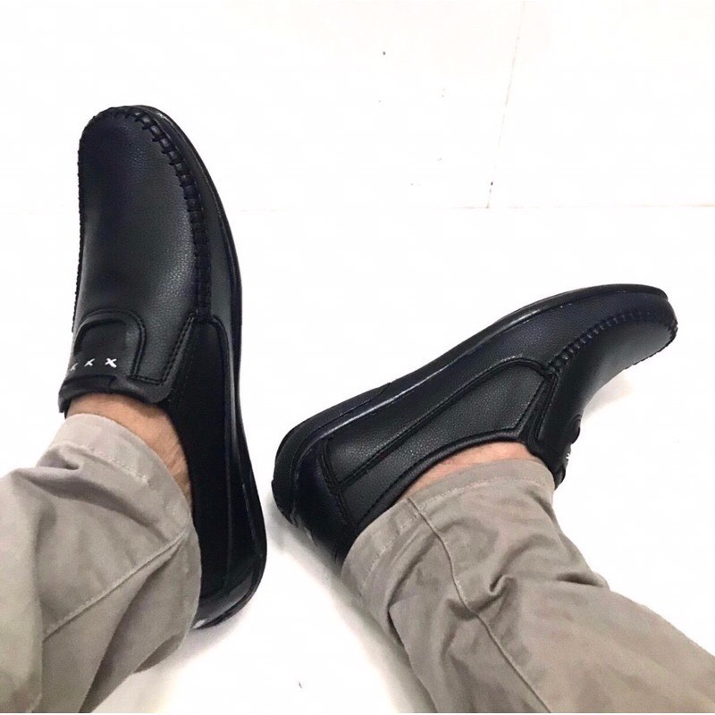 Giày lười nam da mềm..kiểu dáng đẹp..mã GM03..màu đen..size từ 38-43..mẫu mới nhất hiện nay