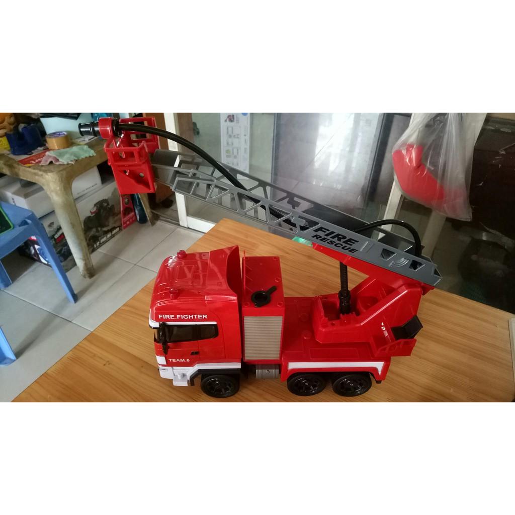 Mô hình xe cứu hỏa Syrcar phun nước 666-191NA