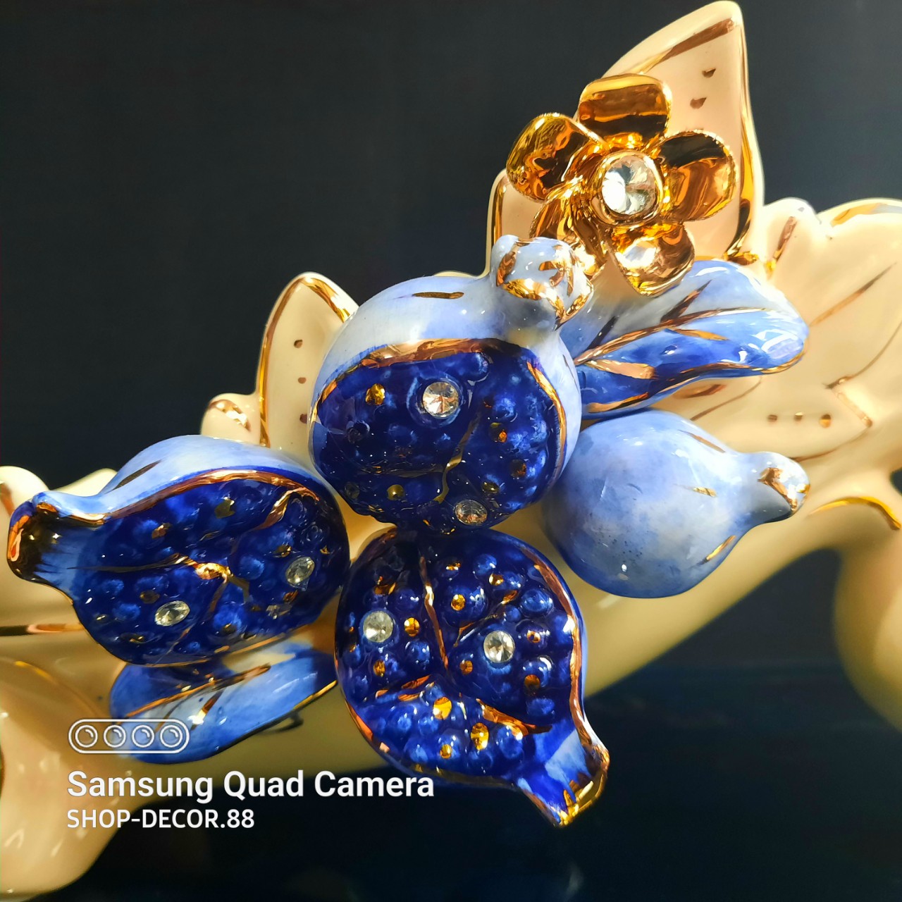 Kệ để chai vang gốm trắng cao cấp họa tiết cành lựu vẽ vàng 24k Decor trang trí nhà đẹp