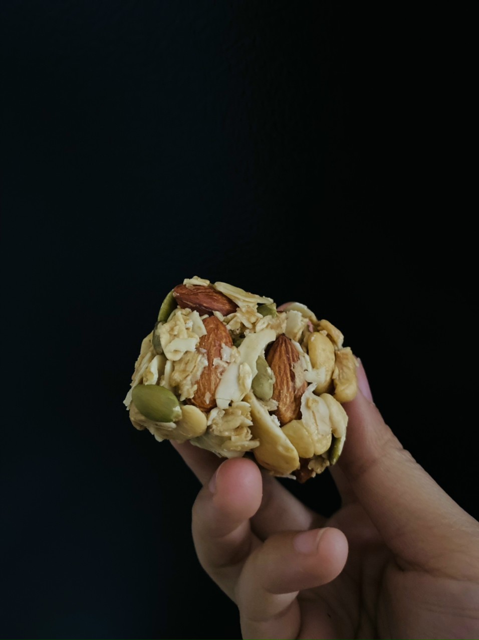 Thanh Granola bar siêu hạt - 100% vị ngọt hoàn toàn từ mật ong và đa dạng các loại hạt dinh dưỡng nhà HOLINUT