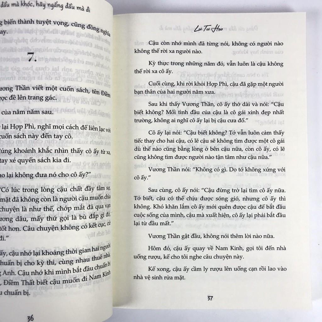 Sách - Đừng Cúi Đầu Mà Khóc, Hãy Ngẩng Đầu Mà Đi