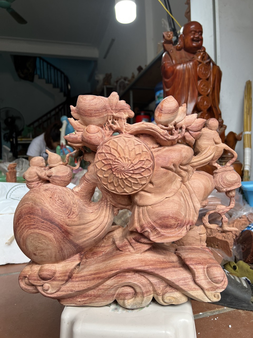 Tượng phật di lặc ngũ phúc kéo bao vàng bằng gỗ hương đá kt 40×35×16cm