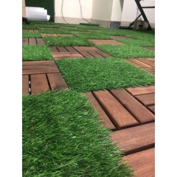 Vỉ cỏ nhân tạo vuông 30×30 lót sàn, ban công, trang trí