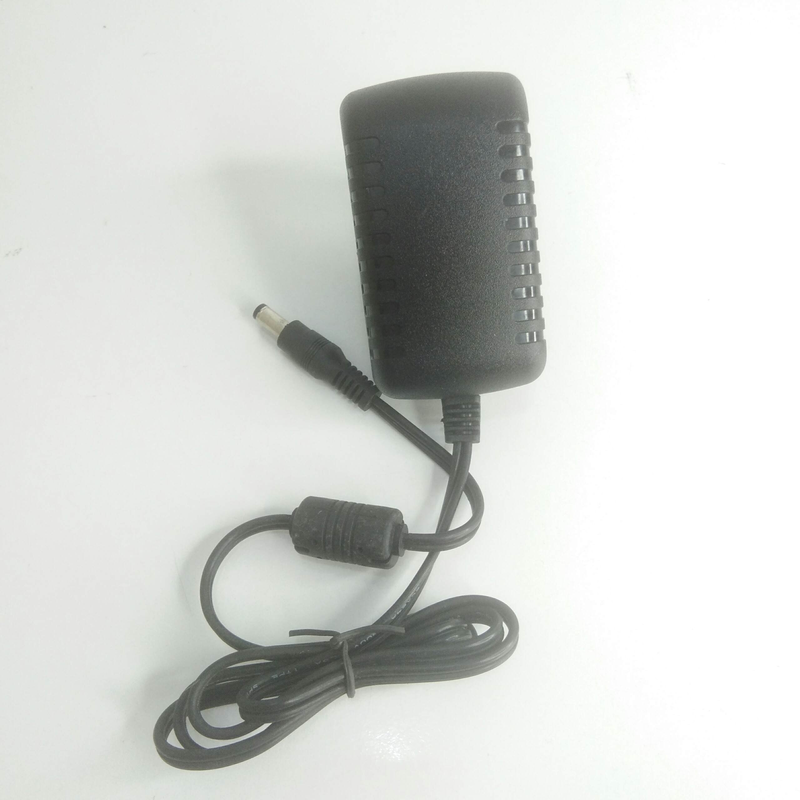 NGUỒN 12V 2A DÙNG CHO CAMERA VÀ CÁC ĐỒ ĐIỆN CÓ CÙNG CÔNG SUẤT ĐẦU DÂY 5.5 LY.HÀNG NHƯ HÌNH