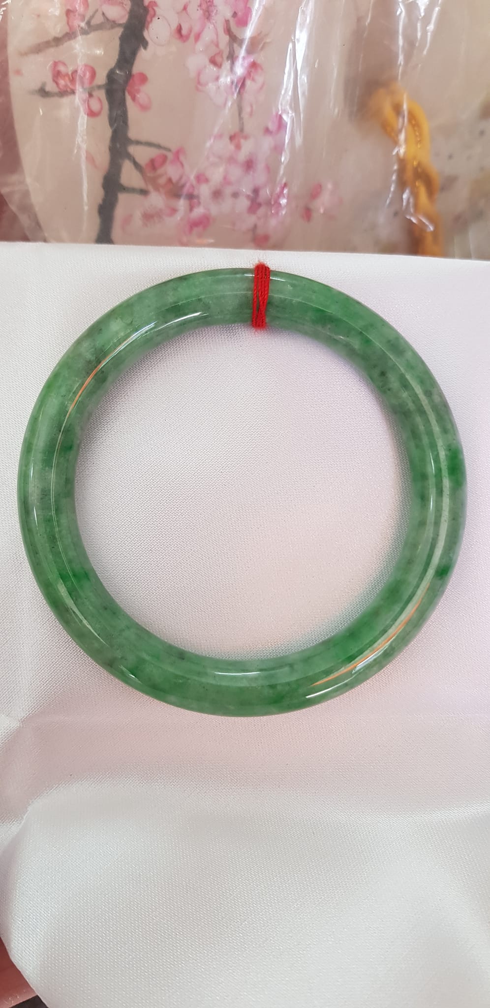 Vòng Cẩm Thạch tự nhiên sịn Đậu Lý I Sao 52mm x chột 8,2mm cao cấp sịn đẹp màu xanh đậu lý bông đều đẹp bóng nữ 52kg - 56kg đeo rất đẹp sang tay món quà tặng Mẹ , người thân ý nghĩa ạ