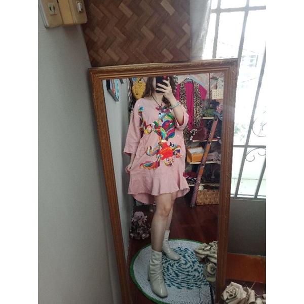 Đầm họa tiết thêu tay