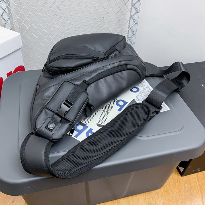 Túi đeo chéo thời trang nam CyberMan - Home and Garden