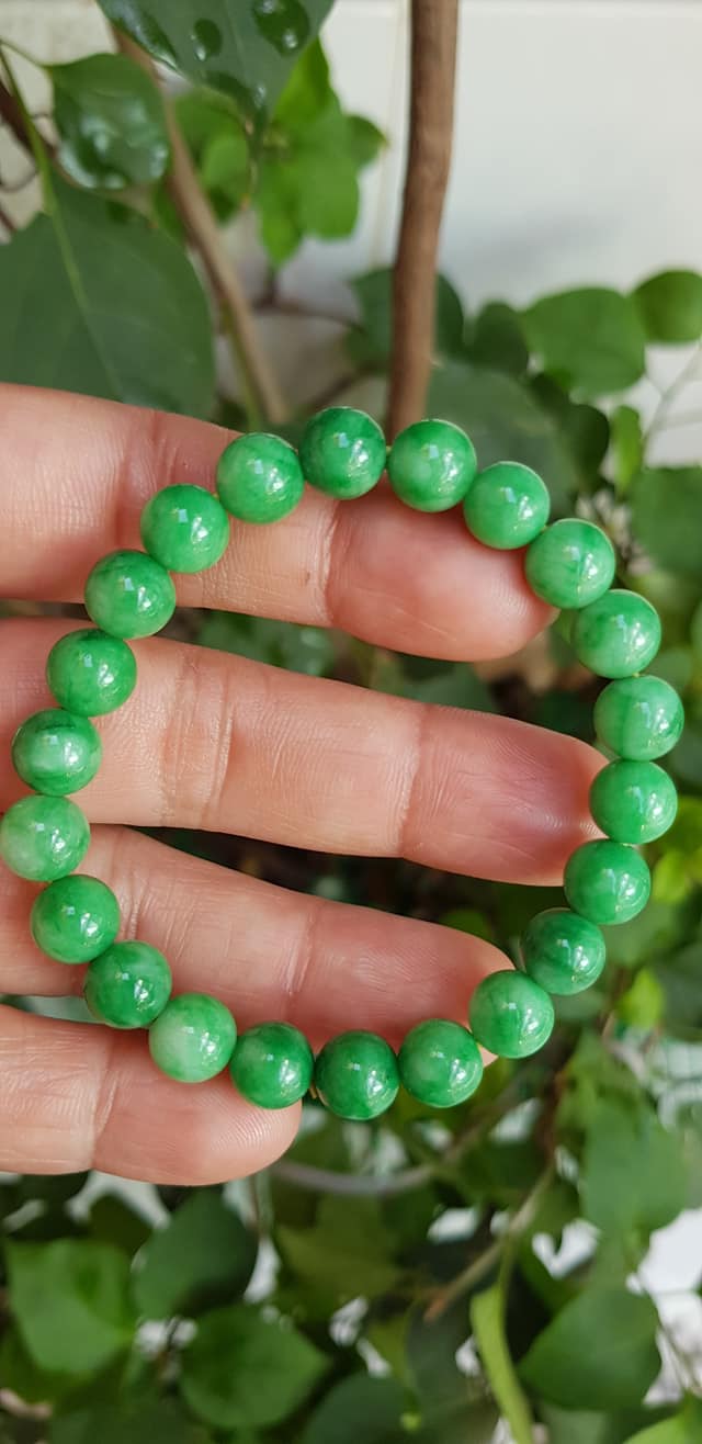 Vòng tay phong thủy đá cẩm thạch xanh tươi size hạt 8mm hay 8li màu xanh ngọc tươi trẻ đẹp nữ mệnh mộc mệnh hỏa mệnh thủy ạ