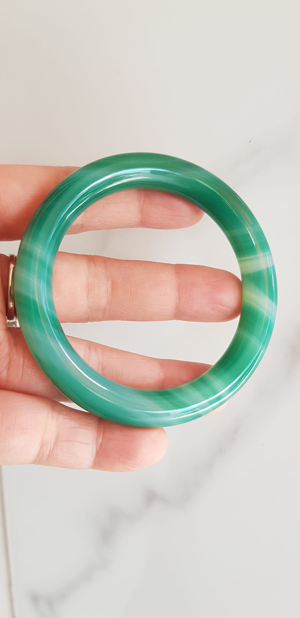 Vòng tay đá mã não xanh vân sọc trắng nhẹ mới Ni 53mm x cọng 9mm Vòng màu xanh ngọc đậm đều vân sọc đẹp ạ Nữ 52kg - 58kg đeo mệnh Mộc hỏa thủy ạ
