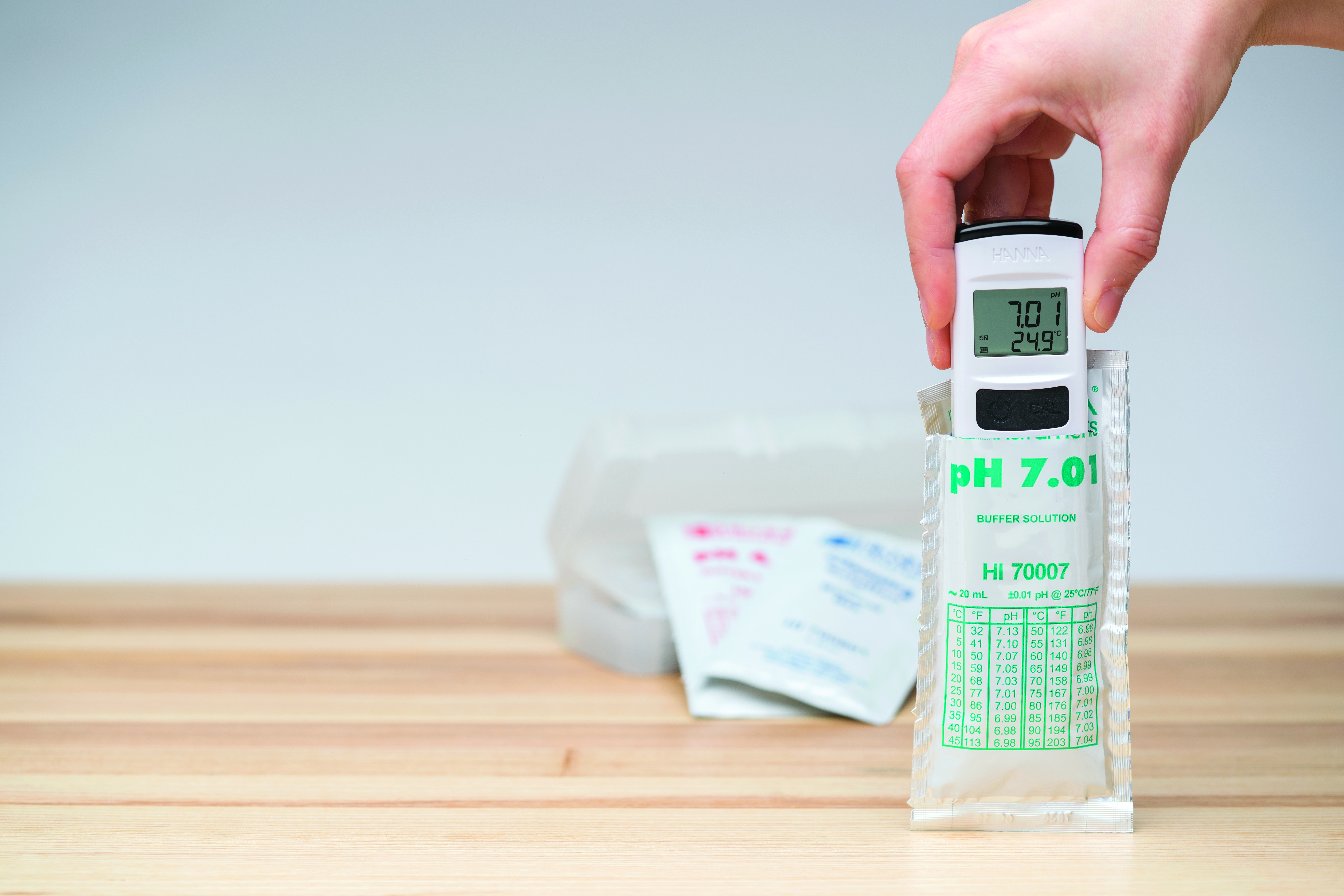 Bút Đo pH/Nhiệt Độ Với Độ Phân Giải 0.01pH HI98108