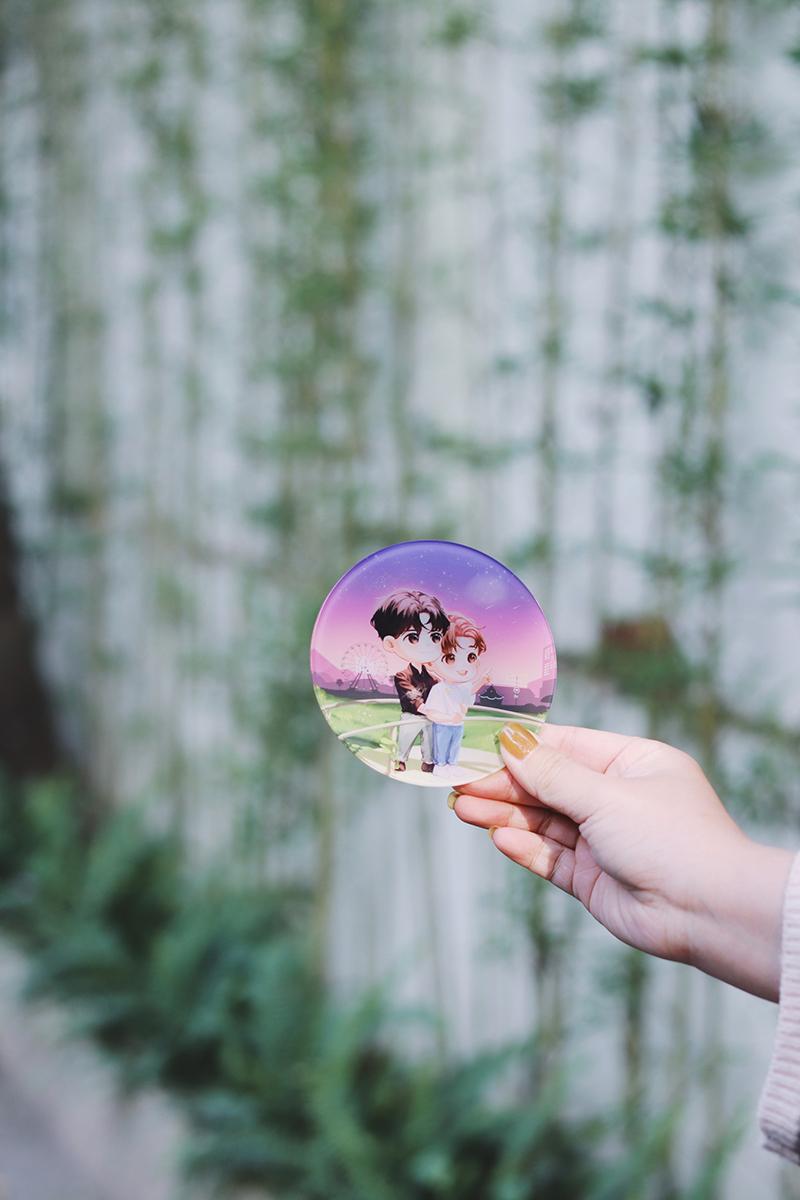 Vệ Sĩ Tạm Thời - Tập 1 - Bản Đặc Biệt Kèm Bìa Áo - Tặng Kèm Bookmark Bồi Cứng Hai Mặt + Postcard + Lót ly Acrylic