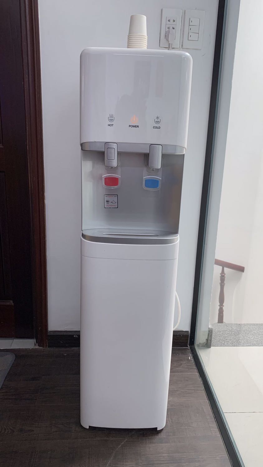 Máy lọc nước nóng lạnh 3M này chất lượng tốt, dùng trong văn phòng tiện lợi và an tâm cho nhân viên, shop nhiệt tình, giao hàng và lắp miễn phí nhanh chóng kể cả cuối tuần. Máy lọc nước nóng lạnh 3M này chất lượng tốt, dùng trong văn phòng tiện lợi và an tâm cho nhân viên, shop nhiệt tình, giao hàng và lắp miễn phí nhanh chóng kể cả cuối tuần.